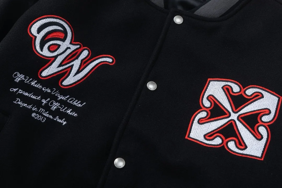 S61#P660, offwhite heavy-duty embroidered baseball jacket. The body is made of woolen fabric. Couple's jacket. Black size: S M L XL